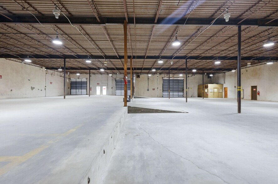 More Photos Of 197 S Redmond Rd, Jacksonville Warehouse For Sale