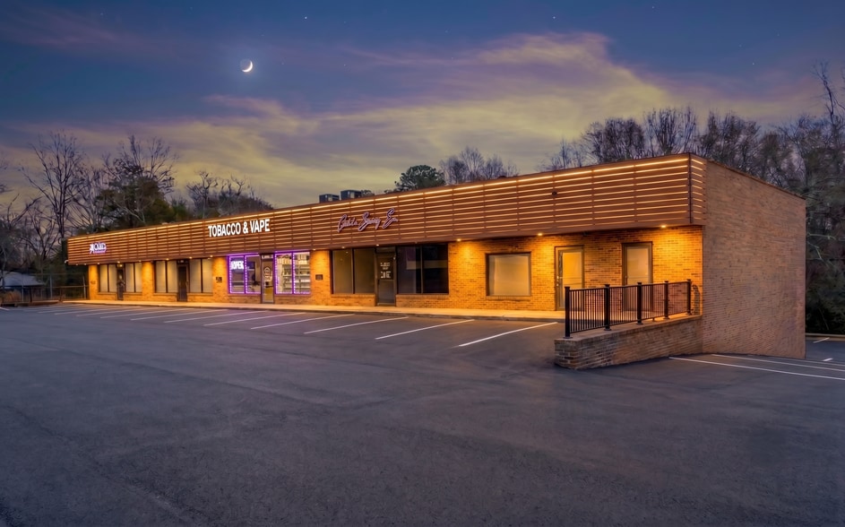 More Photos Of 110 E Butler Rd, Mauldin Storefront For Sale