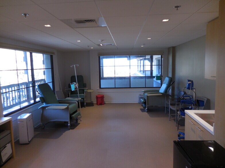 More Photos Of 25550 Hawthorne Blvd, Torrance Medical For Lease