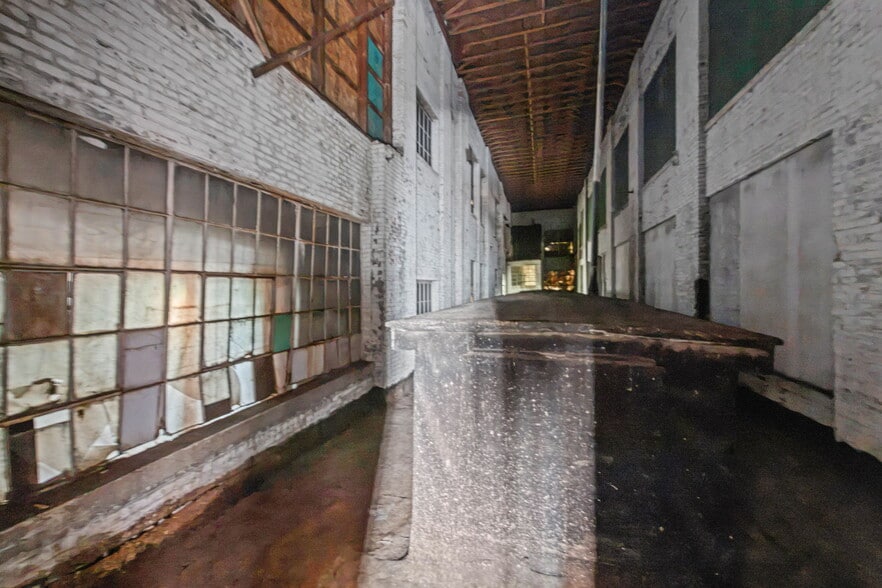 More Photos Of 4444 Lawton Ave, Detroit Warehouse For Sale