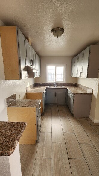 More Photos Of 251 W 41st Pl, Los Angeles Apartments For Sale