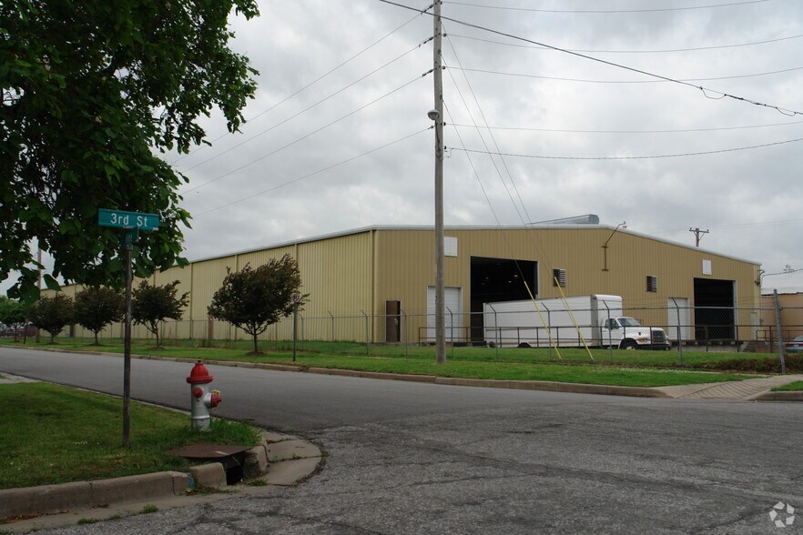 More Photos Of 1802-1814 W 2nd St N, Wichita Warehouse For Sale