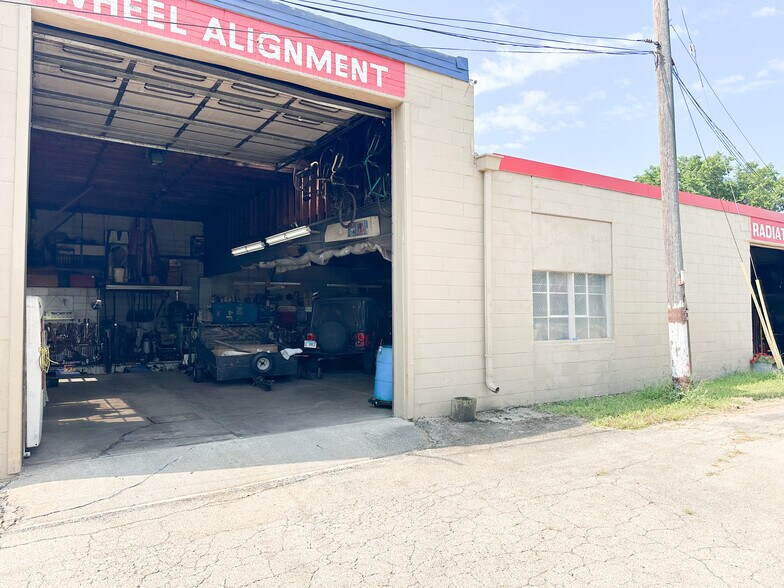 More Photos Of 1198 N Schuyler Ave, Kankakee Freestanding For Sale