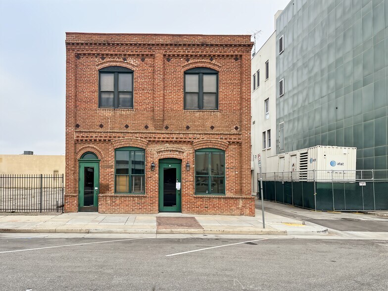 More Photos Of 2020 Eye St, Bakersfield Coworking Space