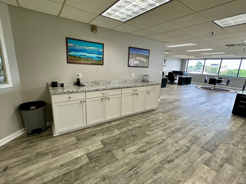 More Photos Of 1650 Elm St, Manchester Medical For Sale