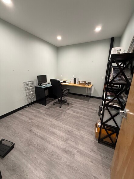 More Photos Of 1394 Alpha dr, Mcminnville Light Distribution For Lease