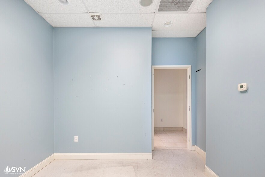 More Photos Of 1028-1030 Wellington Way, Lexington Health Club For Lease