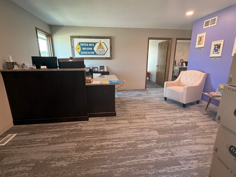 More Photos Of 1505 SW Fairlawn Rd, Topeka Office For Lease
