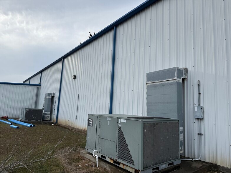 More Photos Of 951 Columbia Memorial Pky, Kemah Warehouse For Lease