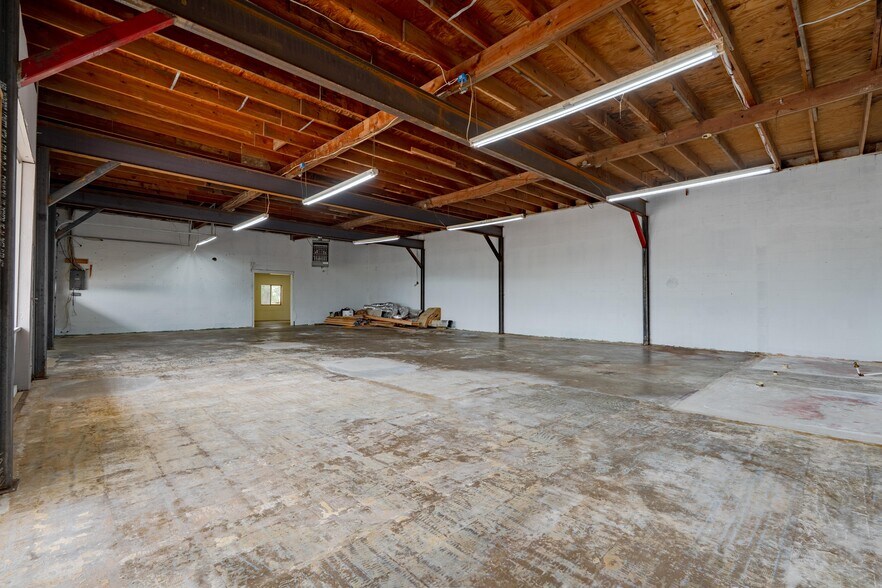 More Photos Of 422 State Highway 42, Osage Beach Storefront For Sale