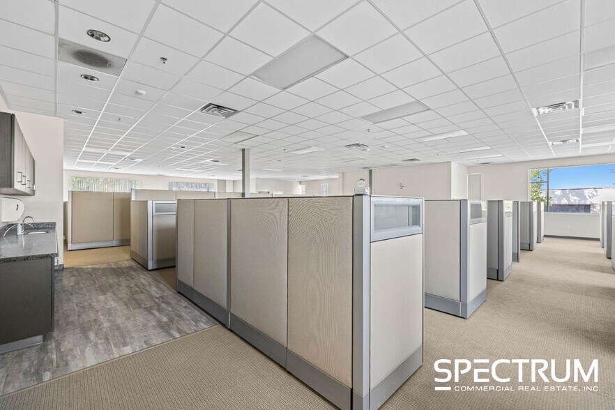 More Photos Of 25106 Avenue Tibbitts, Valencia Loft Creative Space For Sale