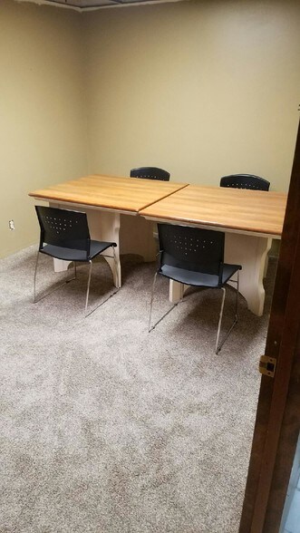 More Photos Of 2611 SW 17th St, Topeka Office For Lease