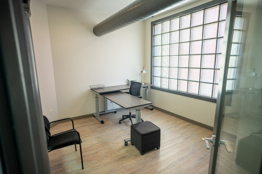 More Photos Of 5880 Ellsworth Ave, Pittsburgh Storefront Retail Office For Lease