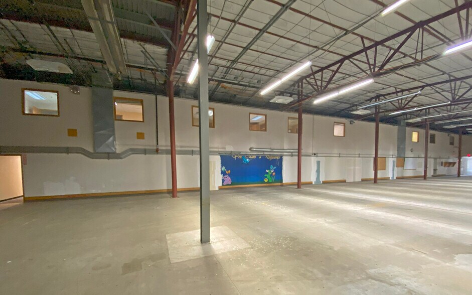 More Photos Of 2253 Air Park Rd, Rhinelander Distribution For Lease