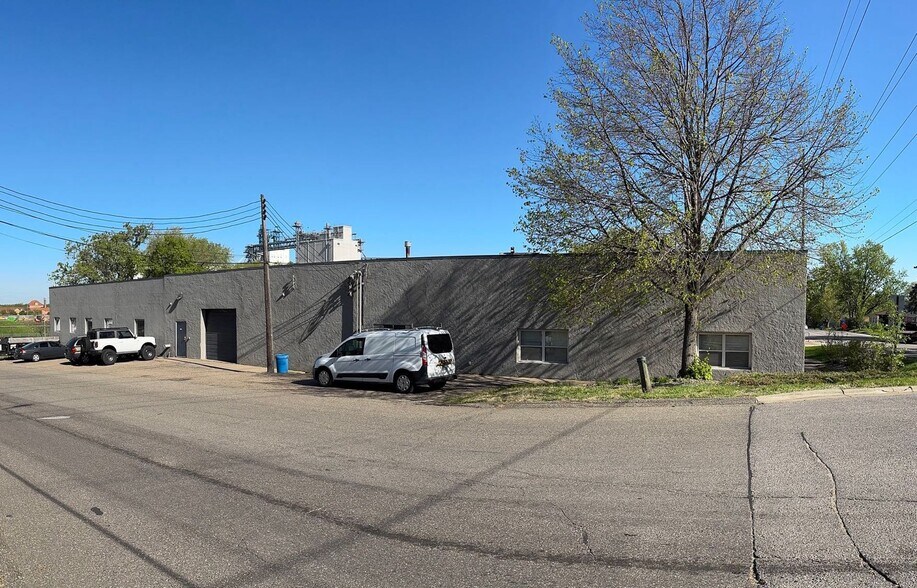 More Photos Of 4300 Main St NE, Fridley Manufacturing For Lease