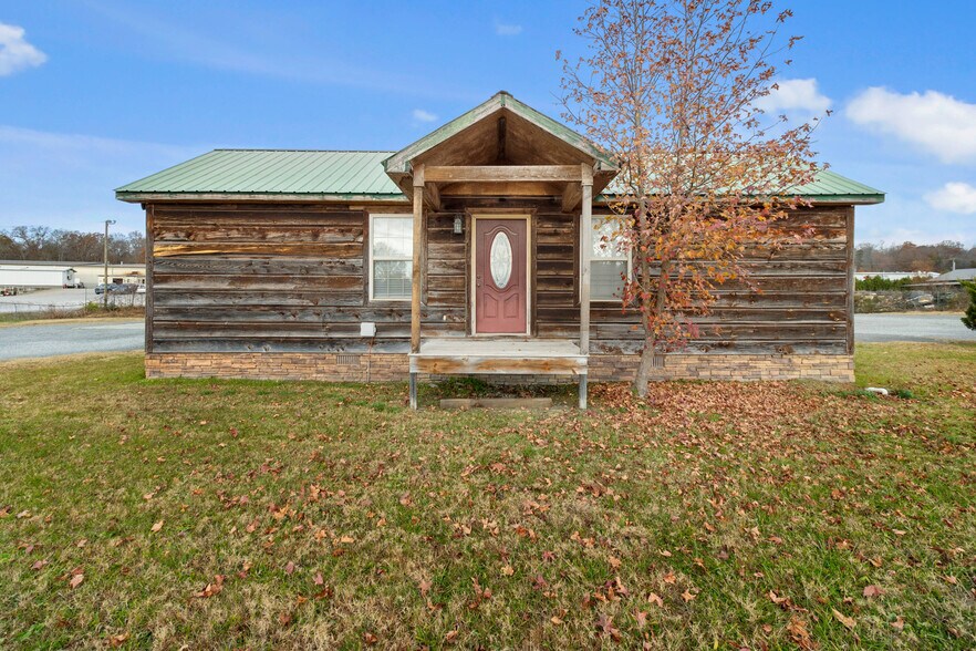 More Photos Of 372 Jones St, Decatur Warehouse For Sale