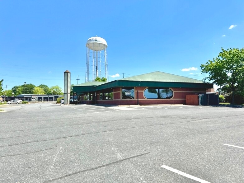 More Photos Of 821 S Lafayette St, Shelby Freestanding For Lease