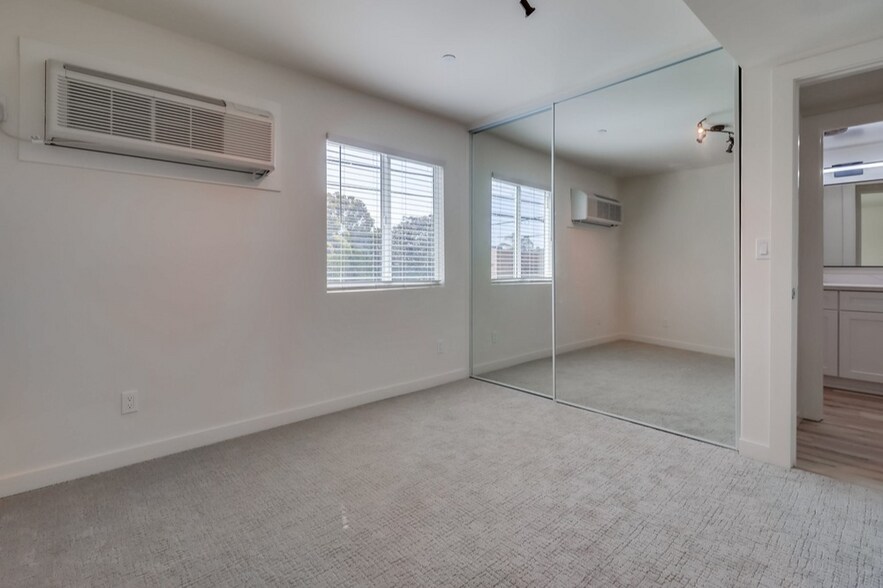 More Photos Of 1478 Hornblend St, San Diego Apartments For Sale
