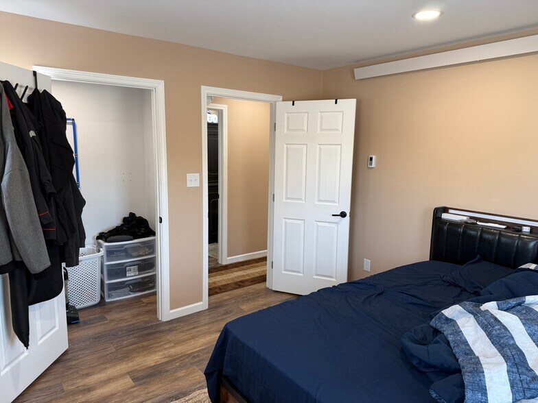 More Photos Of 4881 Pittsburgh Rd, Harrisville Light Distribution For Sale