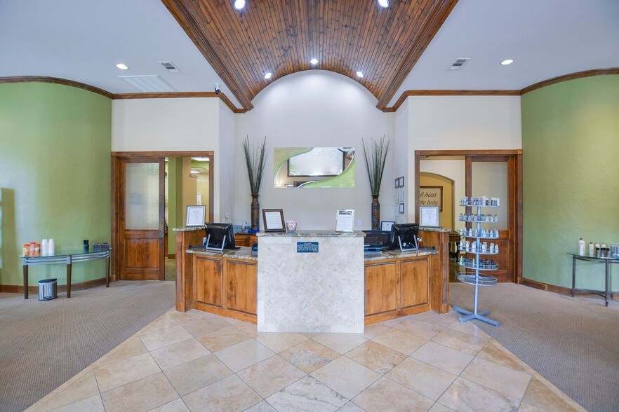 More Photos Of 2320 Airport Rd, Temple Storefront Retail Office For Lease
