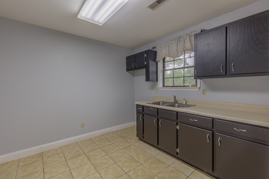 More Photos Of 1438 Battlefield Pky, Fort Oglethorpe Office For Sale