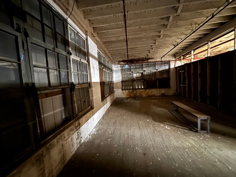 More Photos Of 501 N Main Ave, Springfield Warehouse For Lease