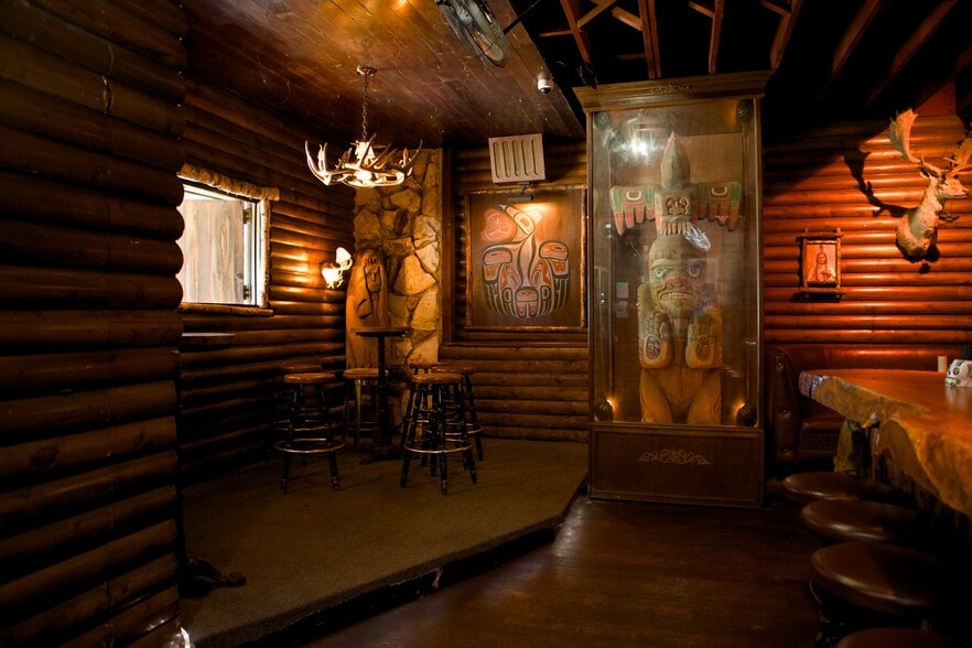More Photos Of 10939 Venice Blvd, Los Angeles Bar For Sale