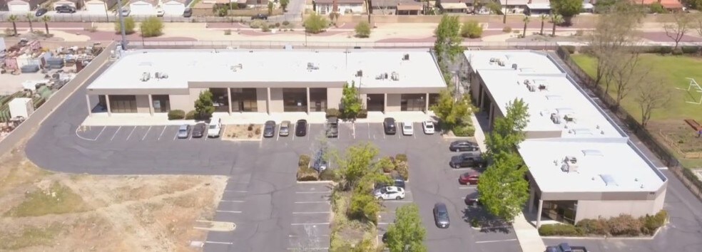 More Photos Of 170 N Arrowhead Ave, Rialto Warehouse For Lease