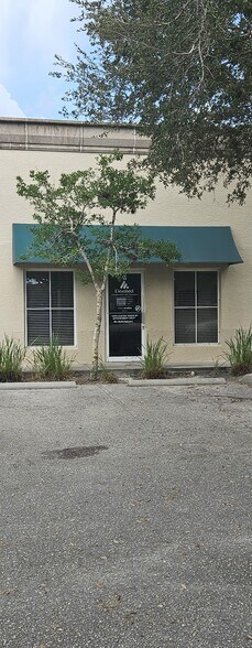 Primary Photo Of 1076 Business Ln, Naples Showroom For Lease