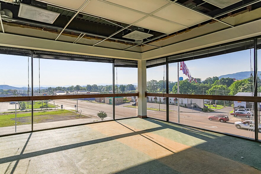 More Photos Of 1616 W Market St, Johnson City Medical For Lease