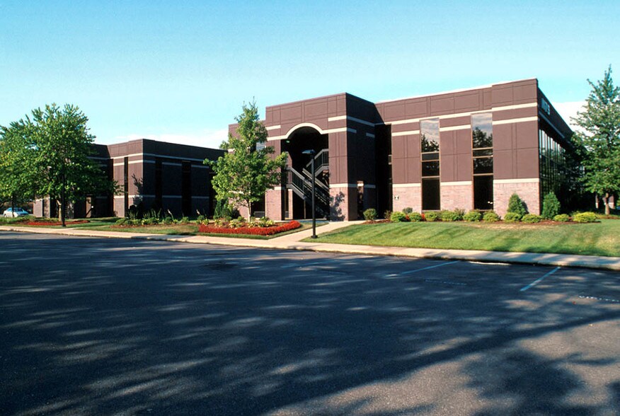 More Photos Of 10170 Linn Station Rd, Louisville Unknown For Lease