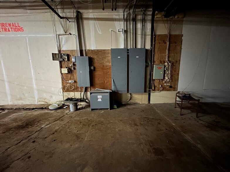 More Photos Of 3215 W Oak St, Palestine Medical For Lease