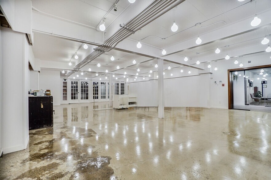 More Photos Of 7887-7889 Boul Saint-Laurent, Montréal Office For Lease