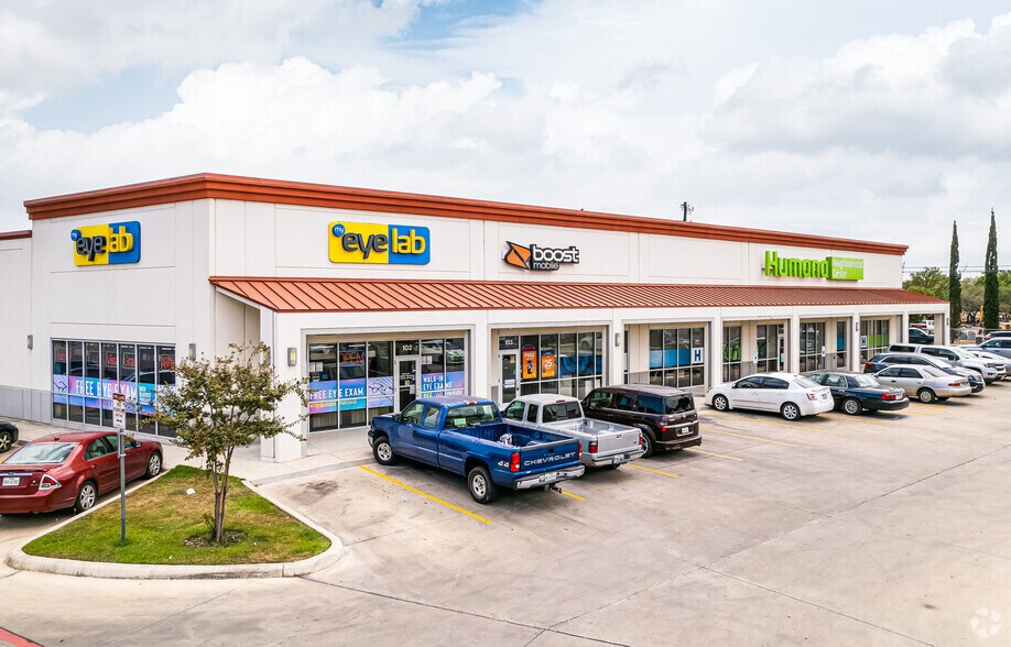 More Photos Of 950 S General McMullen Dr, San Antonio Storefront For Lease