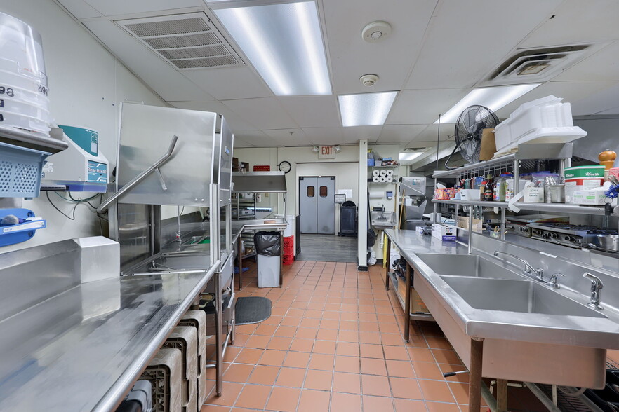 More Photos Of 3610 Newport rd, Intercourse Specialty For Lease