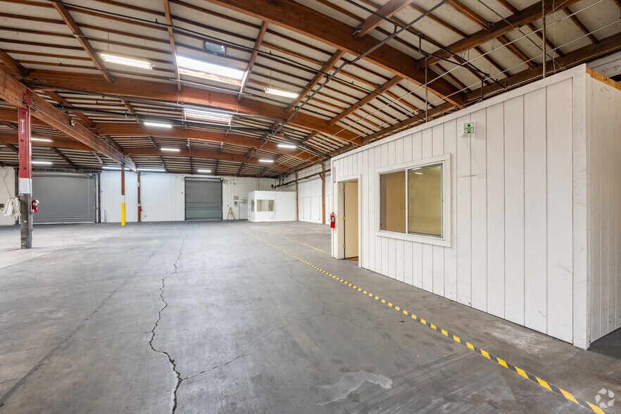 More Photos Of 210 Classic Ct, Rohnert Park Warehouse For Lease
