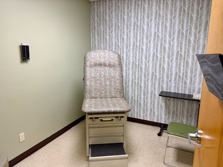 More Photos Of 514 Esther Cut, Fort Walton Beach Office For Sale