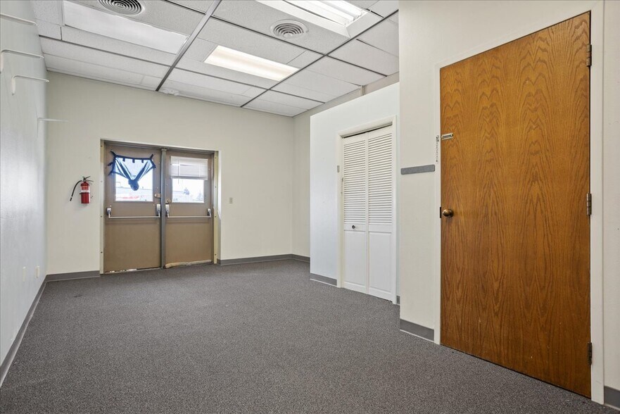 More Photos Of 1904 E 15th St, Cheyenne Office For Sale