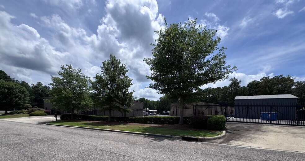 More Photos Of 2355 US Highway 78, Moody Flex For Lease