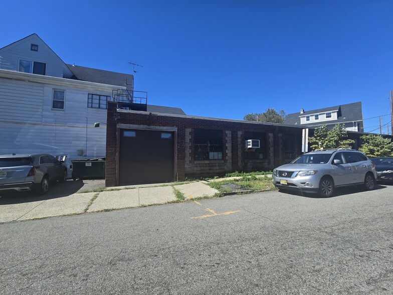 More Photos Of 224 Glenwood Ave, Bloomfield Warehouse For Lease