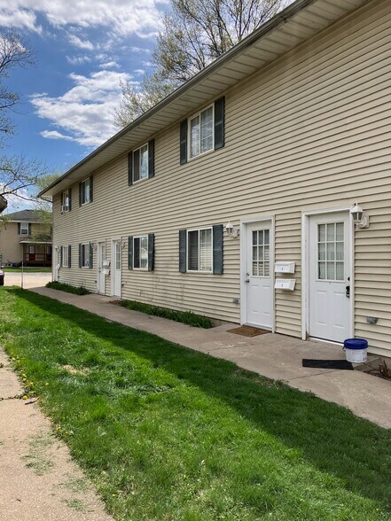 Primary Photo Of 527 W Murray St, Macomb Apartments For Sale