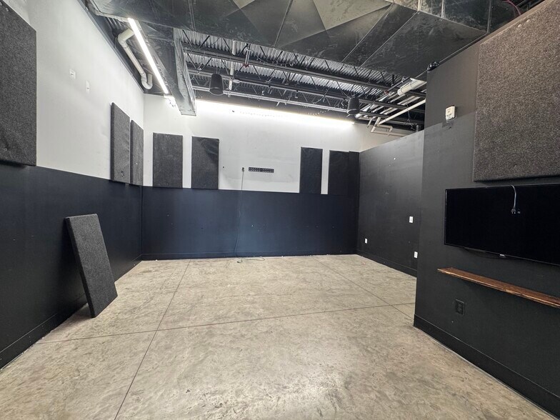 More Photos Of 257 N Water St, Kent Storefront Retail Residential For Sale