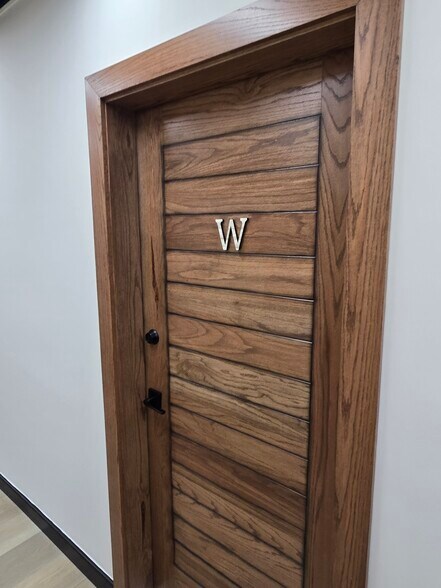 More Photos Of 1041 Eastside Rd, El Paso Warehouse For Sale