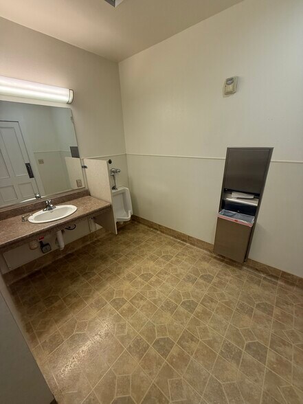 More Photos Of 601-605 Main St, Woodland Office For Lease