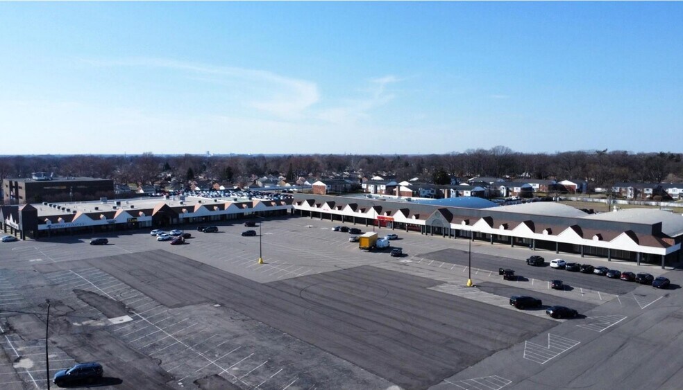 More Photos Of 5633-5847 E Thirteen Mile Rd, Warren Unknown For Lease