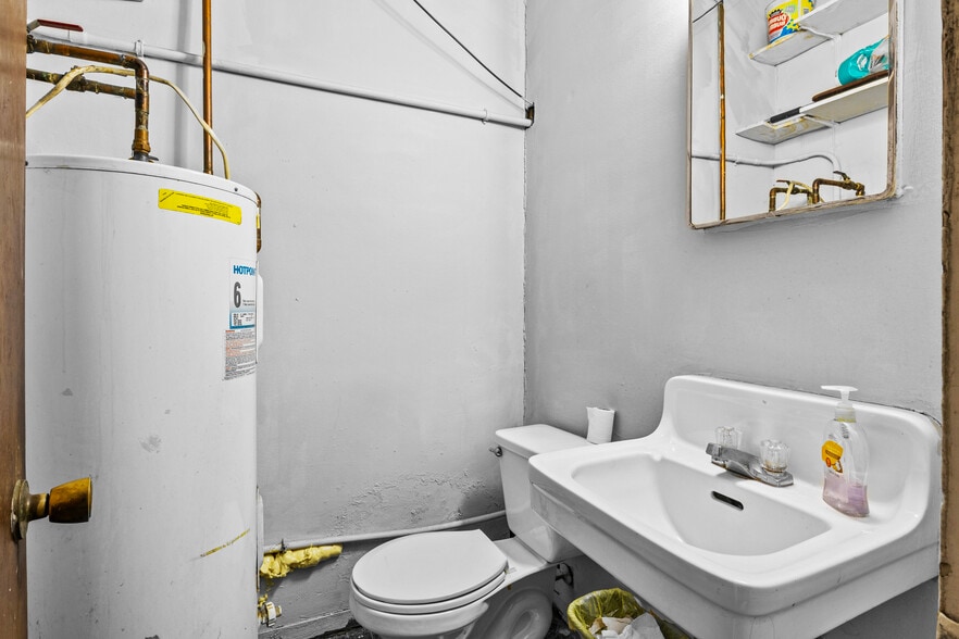 More Photos Of 1415-1419 Leestown Rd, Lexington General Retail For Sale