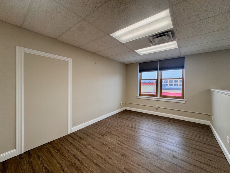 More Photos Of 38 Elm St, Westfield Storefront Retail Office For Lease