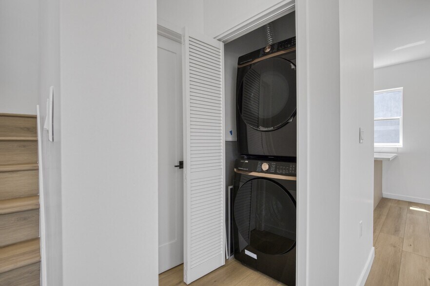 More Photos Of 10826 Hesby St, North Hollywood Apartments For Sale