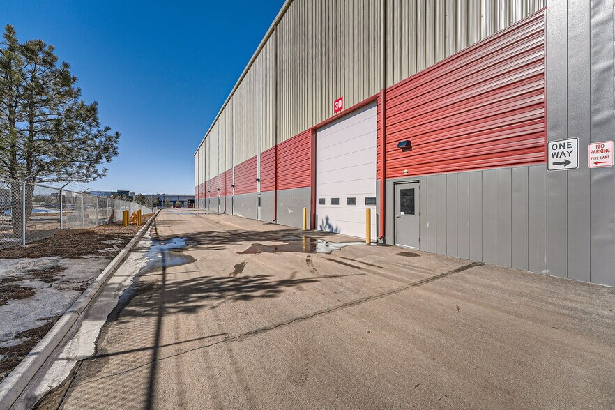 More Photos Of 7019 S Jordan Rd, Centennial Warehouse For Lease