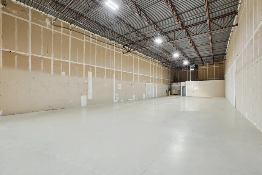 More Photos Of 1665 Lakes Pky, Lawrenceville Distribution For Lease